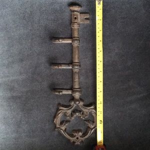 Antique/vintage look key with hooks